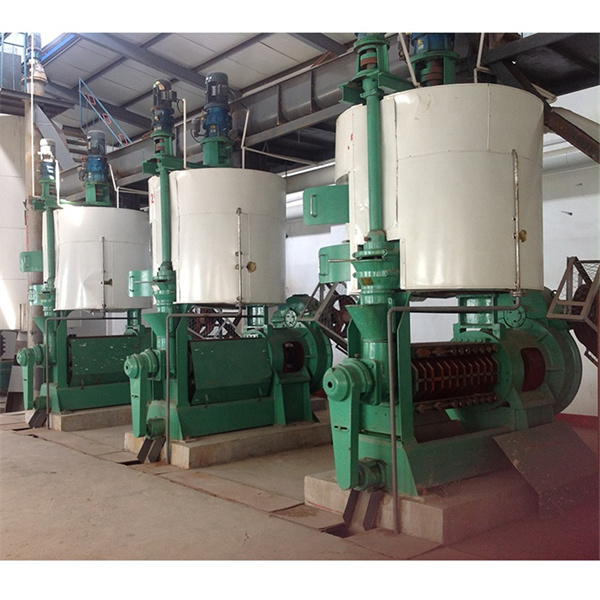 machine d'extraction d'huile de tournesol à presse hydraulique en cours d'exécution